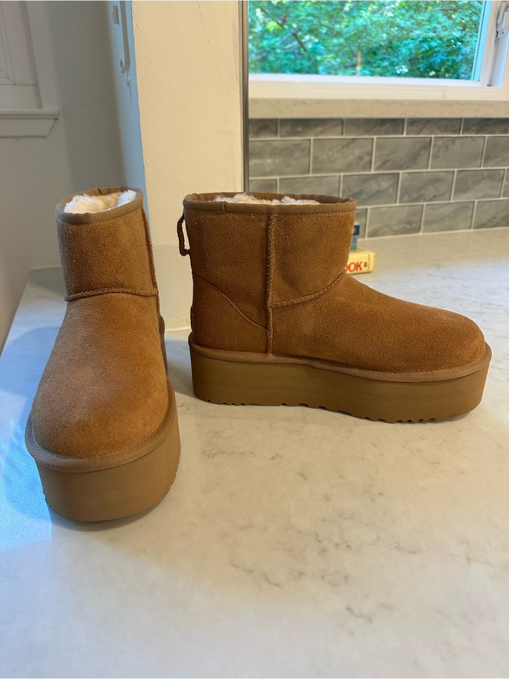 UGG Chestnut Classic Mini Platform Boot Size 9 New
